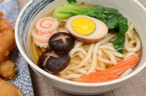 【简易日式拉面汤头的做法步骤图，怎么做好吃】Maggie的廚房_下厨房