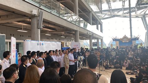 泰国副总理接机 给予首批中国游客“英雄般的欢迎”_凤凰网