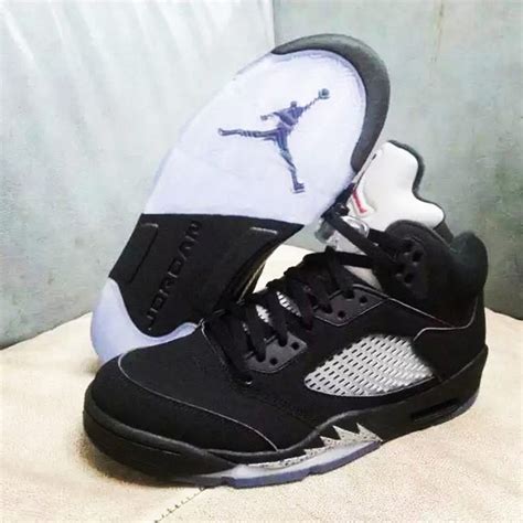 Supreme x Air Jordan 5 “Black” 实物初次曝光 AJ5 球鞋资讯 FLIGHTCLUB中文站|SNEAKER球鞋资讯第一站