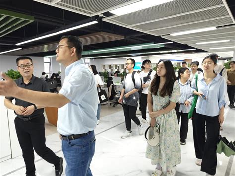 “低碳e族”团队前往蚌埠市公交集团开展暑期社会实践 - 今日大学生网