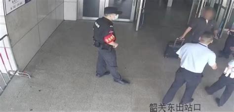 两名在逃嫌疑人同乘一列火车，结局……_澎湃号·政务_澎湃新闻-The Paper