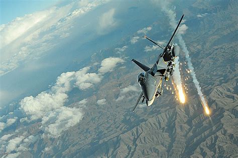 美国F-15E“攻击鹰”战斗轰炸机高清大图_航空摄影_航空航天_军事论坛_新浪网