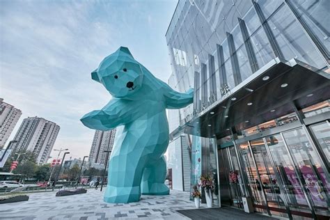 萌即正义，向你说“Hello!”的小熊，西安中大国际商业中心|中大国际|正义|西安_新浪新闻