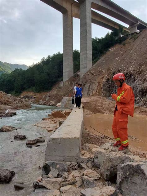 浙江永嘉堰塞湖泄洪口附近一家四口遇难 一人失联_手机新浪网