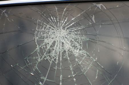 碎玻璃破碎PNG图片素材下载_玻璃破碎PNG_熊猫办公