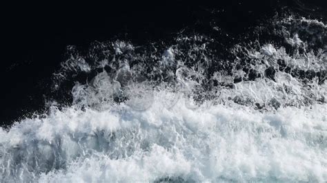 海面海浪巨浪翻滚视频素材,其它视频素材下载,高清1280X720视频素材下载,凌点视频素材网,编号:207833