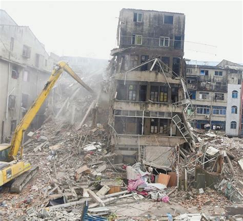 温州楼房倒塌已致22死 获救者：听到呼啦响头就被压_凤凰资讯