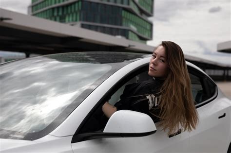 Premium Photo | Side view of young woman in car