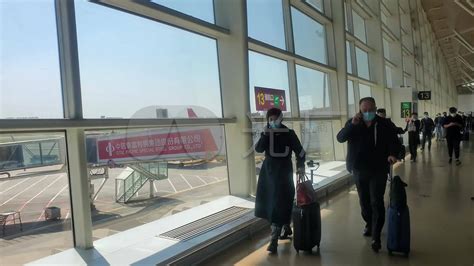 南航新疆乘务：万米高空普及安全乘机知识-中国民航网