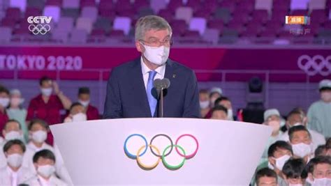 2008年北京奥运会开幕式在北京举行。从传播学的角度分析，你认为此次奥运会开幕式有何特点？-
