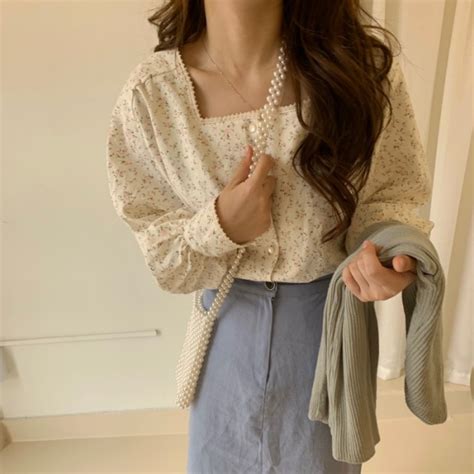 温柔秋季衬衫女生头像