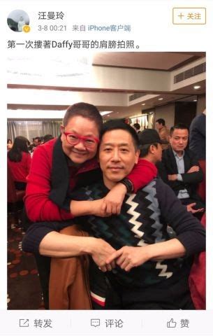 61岁唐鹤德现状曝光，与张国荣分离17年后，他继续“逃避”