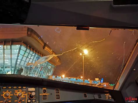 南航客机遭冰雹 风挡破裂安全降落_手机新浪网