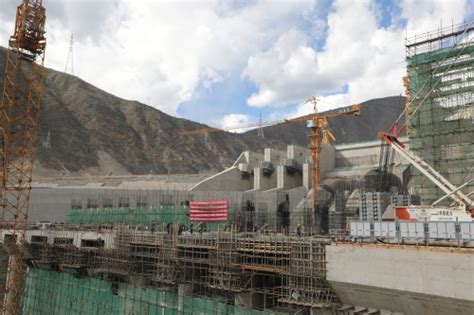 中国水利水电第五工程局有限公司 基层动态 巴塘水电站发电厂房一期混凝土全部浇筑至发电机层
