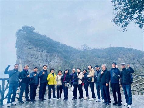 天子山是张家界武陵源风景名胜区的核心景区之一|天子山|青岩山|土家族_新浪新闻