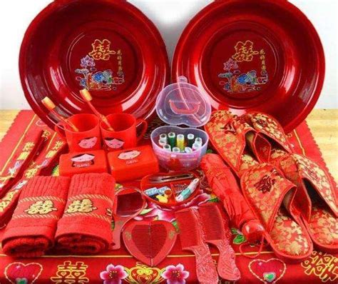 中国传统婚礼上 新娘子戴的那些金饰的含义_凤凰时尚