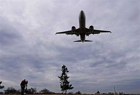 美国航空公司：将波音737MAX停飞时间延长至9月3日_凤凰网