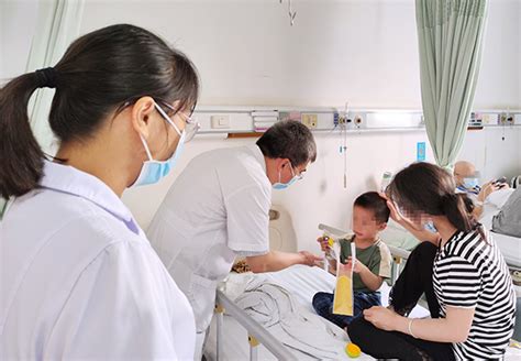 暖心！柳人医血液内科病房里的“六一”儿童节-柳州市人民医院