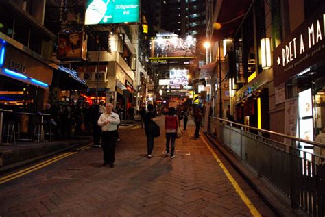 探访酒吧文化 东西方交融的香港兰桂坊酒吧街 - 设计风向标 - 上海哲东设计