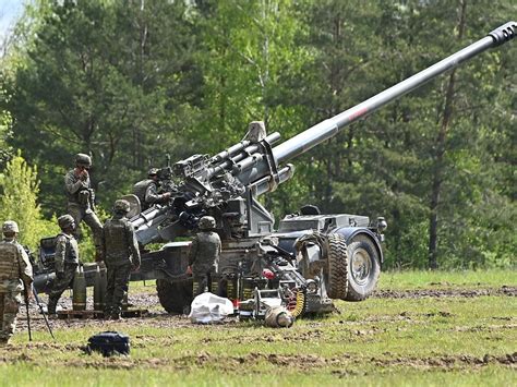 多国支援乌克兰M777,乌军用激光制导炮弹命中俄金合欢自行式火炮|制导炮弹|乌克兰|金合欢_新浪新闻