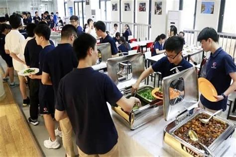 开学第一天:徐州110所学校推"营养餐" 困难学生可享补贴--地方领导--人民网