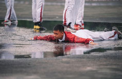 回首展望硕果丰，蓄势待发再启程 ——资中二中隆重举行高2023届新生军训成果汇报展示会__凤凰网