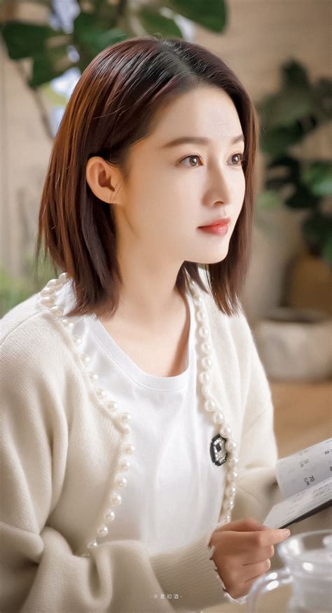 李沁甜美女生头像