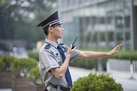 上海交大招研究生做保安？先别急着“贴标签”|上海交通大学|研究生_新浪新闻
