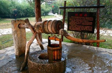 从抱瓮取水到辘轳汲水，说说中国古代汲水工具的变迁|辘轳|金井|意象_新浪新闻