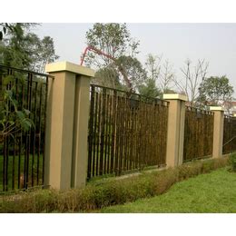 围栏安全护栏-安全护栏-泰安世通铁艺生产公司_钢门、铁门、铜门_第一枪