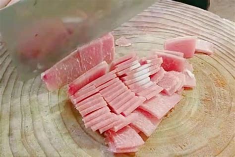 广州最大的冻肉批发市场在哪里？冷冻后腿猪肉多少钱,猪肉卖13块钱一斤是不是冻肉-好火腿