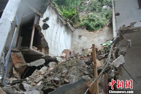 广西阳朔发生山体塌方致多处民房被毁