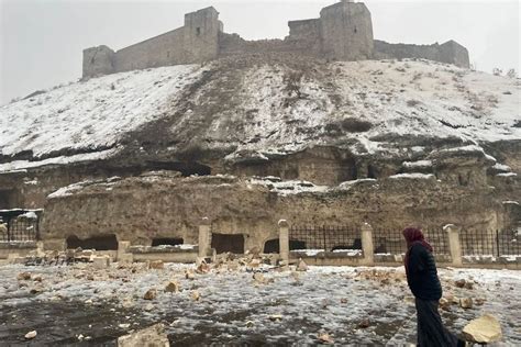 千年古堡被毁、“松饼式倒塌”！土耳其强震为何如此致命？