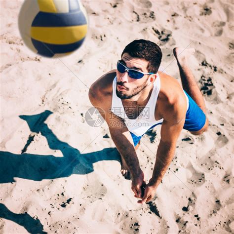 排球运动,海滩,垂直画幅,天空,休闲活动,沙滩排球,进行中,无人,蓝色,户外摄影素材,汇图网www.huitu.com