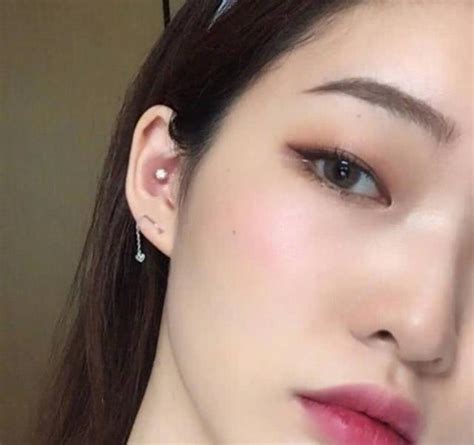 单眼皮发型甜美女生头像