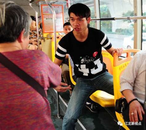 南京一男子公交车上让他人让座引纠纷 未料被其告上法庭