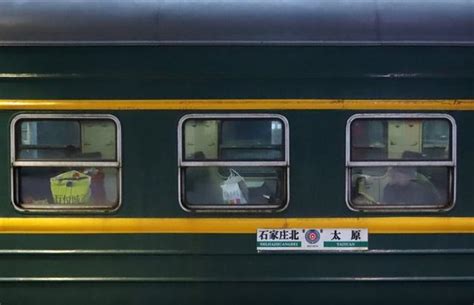 新时代的“旅游专列” 开往野三坡百里峡火车站的绿皮车