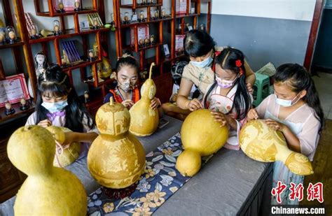 乌鲁木齐：小学生学习非遗技艺