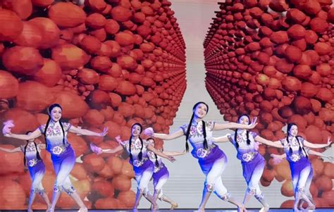“美好新海南·舞动自贸港”广场舞展演活动在儋州起舞 千余名观众观看-儋州新闻网-南海网