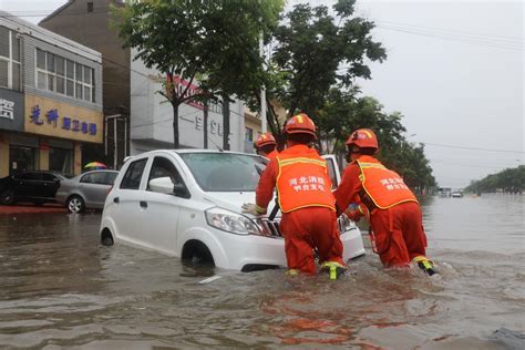郑州巩义米河镇：洪水冲塌七层楼房，多支救援队伍抵达“孤岛”-新闻频道-和讯网