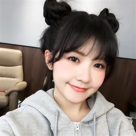 赖美云图片