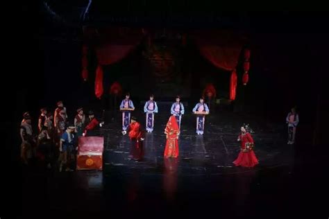 四川自贡带来大型民族歌剧《盐神》在北京上演，感人至深的盐都故事“有盐有味”|盐神|盐都|四川师范大学_新浪新闻