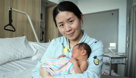 华裔女婴几成2500万名澳人，母谈澳中教育-澳大利亚移民攻略-美移