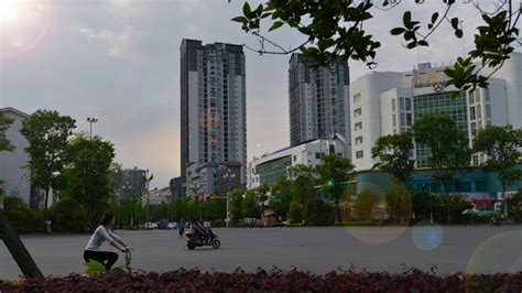 江边的广场和高楼高清图片下载_红动中国