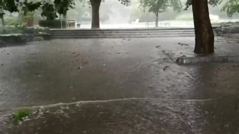 密集落下!实拍北京多地突降冰雹 狂风大作雨水中夹着冰雹 - 奇闻异事 - 佳人天下网