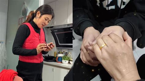 女生和弟弟偷偷给妈妈买金戒指，被指责乱花钱，戴上后感动不已_腾讯视频