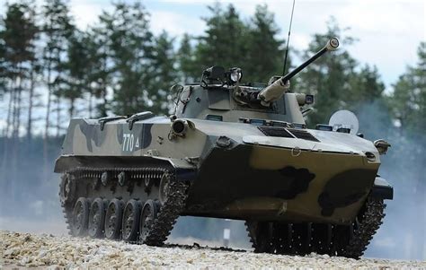 俄军今年上半年已接收160多辆坦克和装甲车 以及大量火炮导弹等其它装备