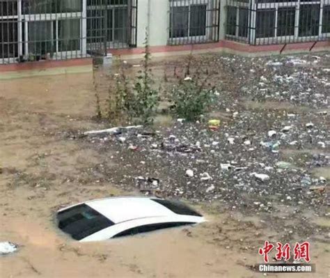 牡丹江2023年第1号洪水已形成:洪水漫堤淹没道路，汽车房屋江上飘_新浪新闻