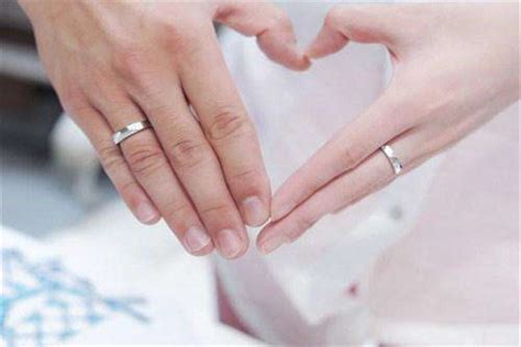 男生手指戴戒指的含义 - 中国婚博会官网