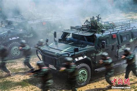 组图：直击武警广西总队特战队员跨昼夜演练